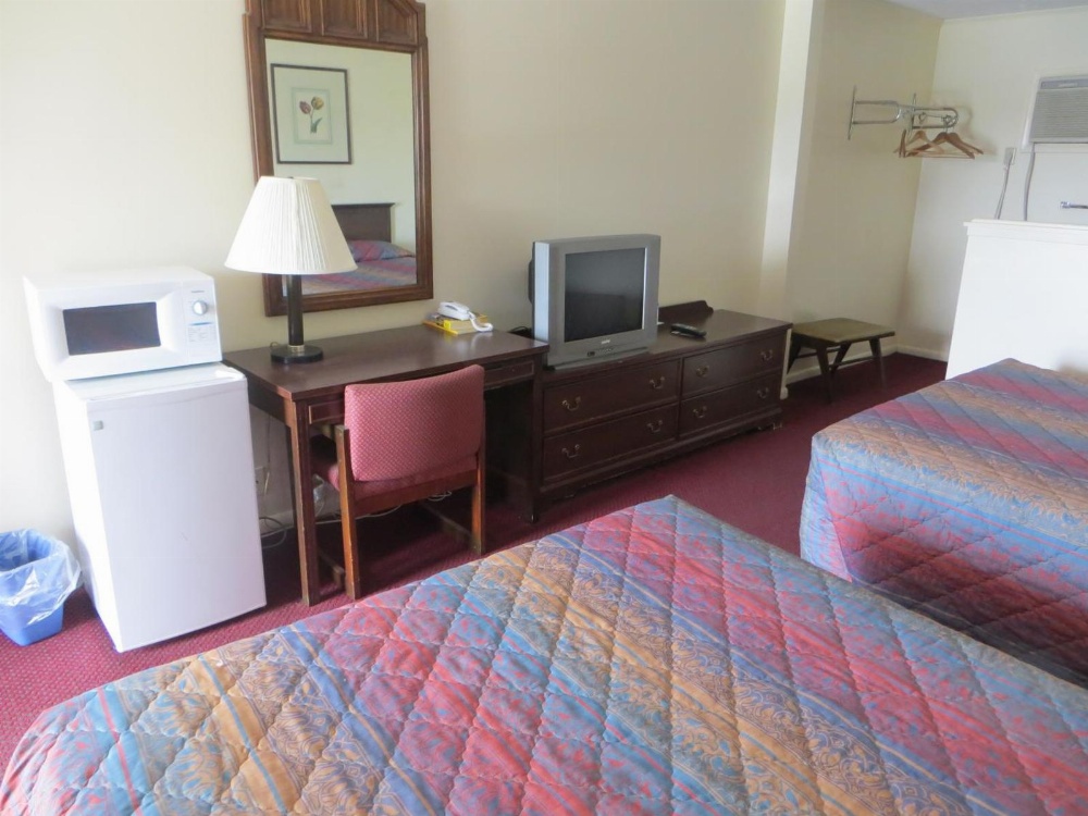 Traveler's Lodge Main image