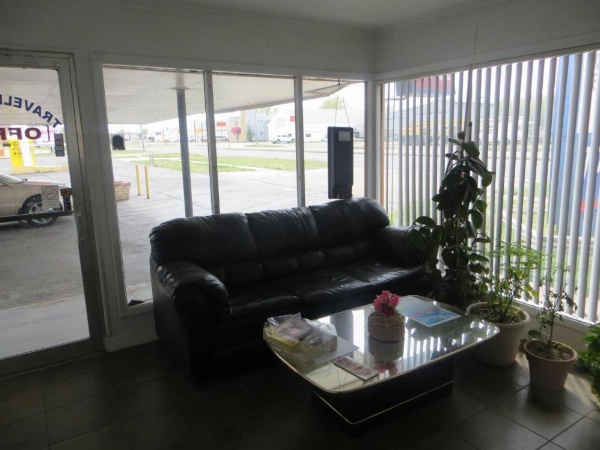 Traveler's Lodge image 12