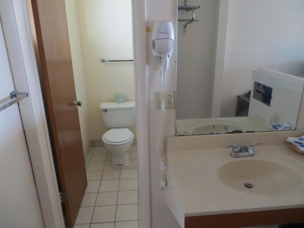 Traveler's Lodge image 14