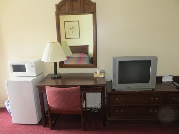 Traveler's Lodge image 6